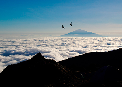 Udsigt over Mount Meru fra Mount Kilimanjaro